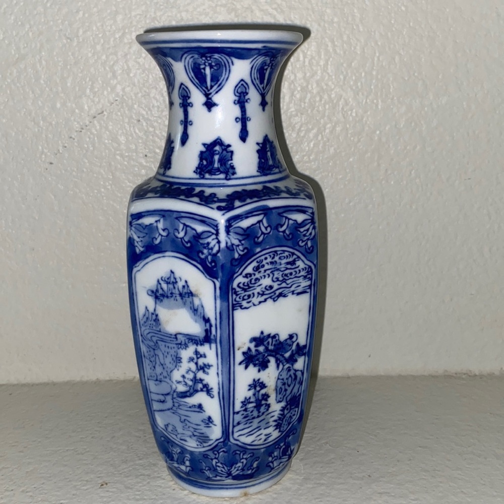 Vintage Chinese Chinoiserie Hand Painted Blue & White Vase